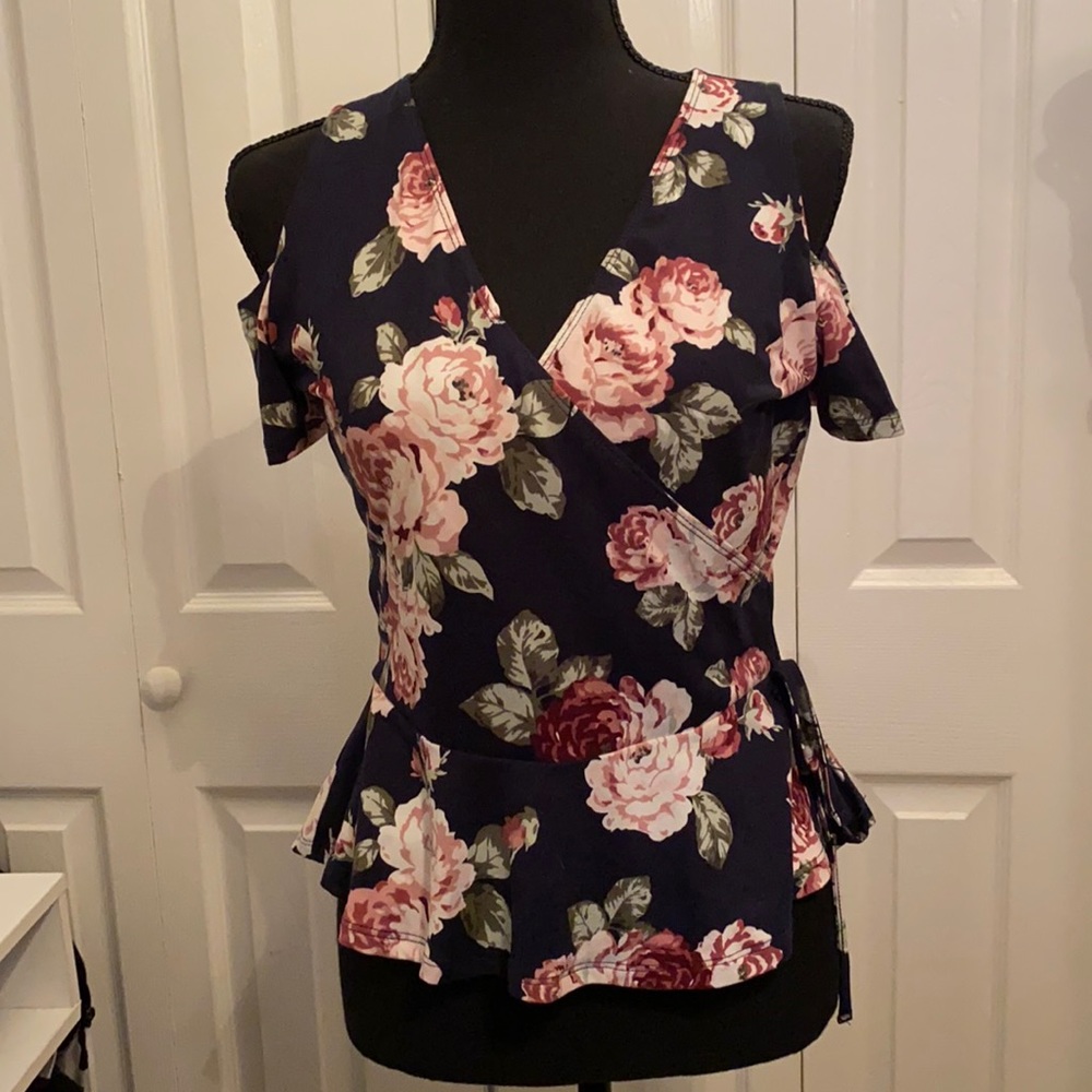 Trendyland | blouse | floral | blue| medium